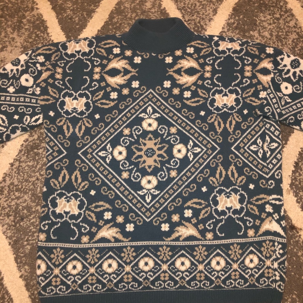 Oversized style sweater.